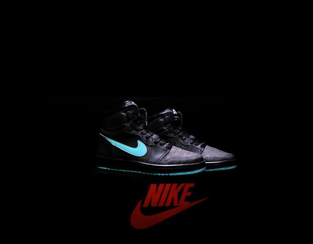 Jordan Retro 1 Negro Tiffany